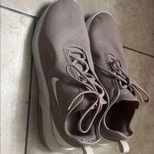 Nike Women's Pale Purple Sneakers